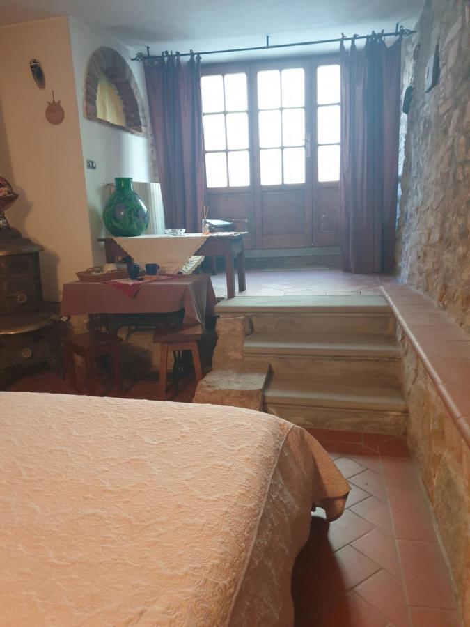 Helga'S House- Una Finestra Sul Borgo Ambra エクステリア 写真