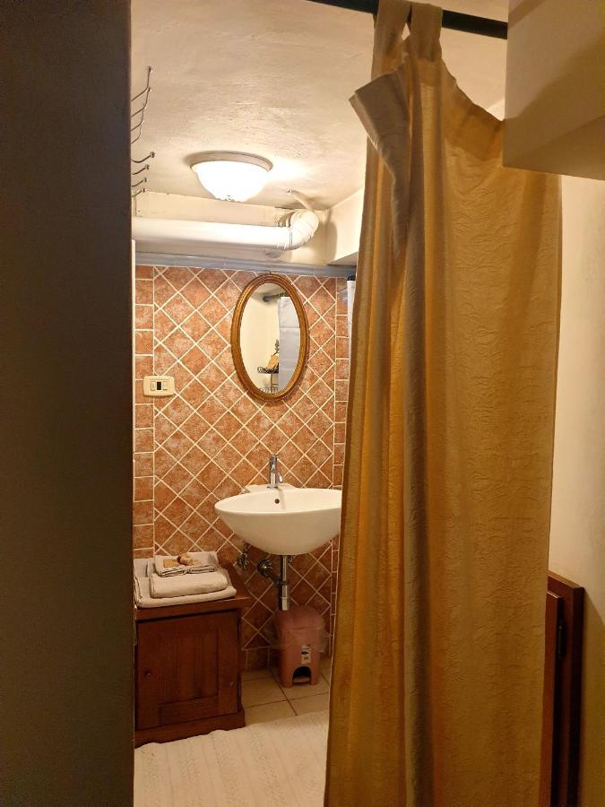 Helga'S House- Una Finestra Sul Borgo Ambra エクステリア 写真